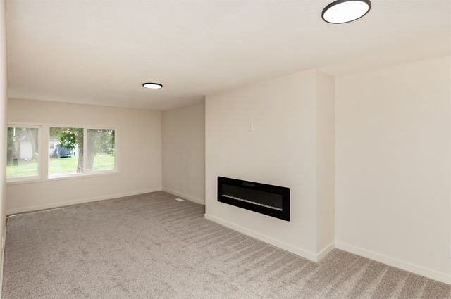 1310 E Ovid Avenue, Des Moines, IA 50316