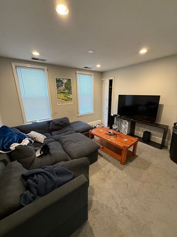 190 L St 2, Boston, MA 02127