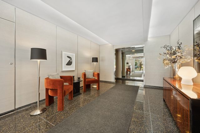 1350 N Astor Street 4C, Chicago, IL 60610