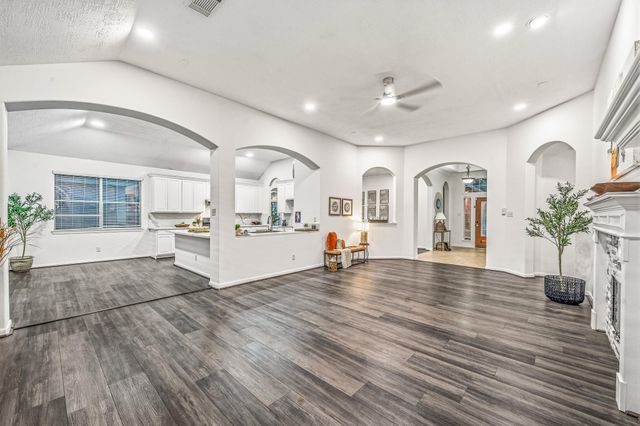2010 Lincoln Crest Way, Sugar Land, TX 77498