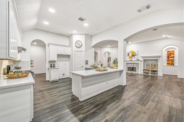 2010 Lincoln Crest Way, Sugar Land, TX 77498