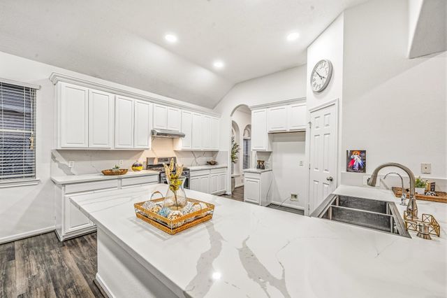 2010 Lincoln Crest Way, Sugar Land, TX 77498