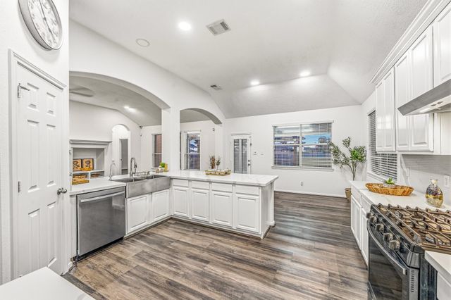 2010 Lincoln Crest Way, Sugar Land, TX 77498
