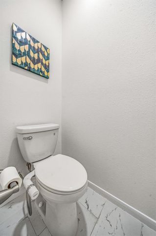 2010 Lincoln Crest Way, Sugar Land, TX 77498