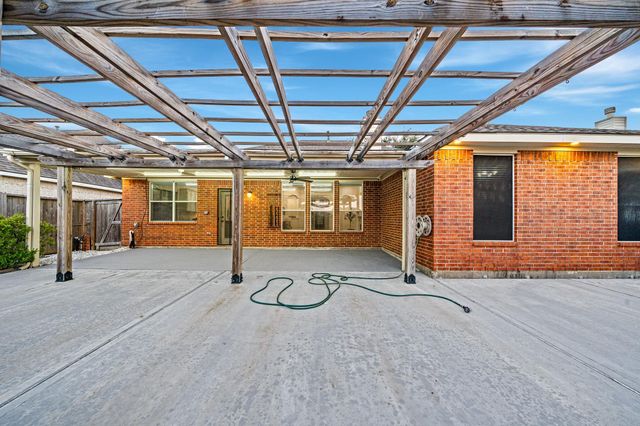 2010 Lincoln Crest Way, Sugar Land, TX 77498