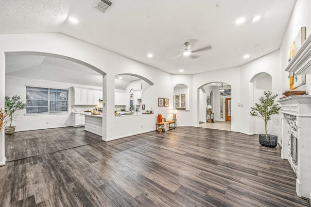2010 Lincoln Crest Way, Sugar Land, TX 77498