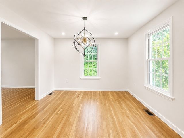 225 River Rd, Tewksbury, MA 01876