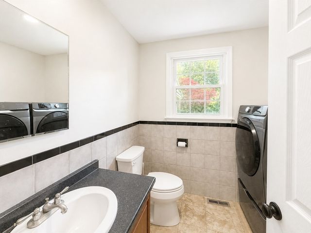 225 River Rd, Tewksbury, MA 01876