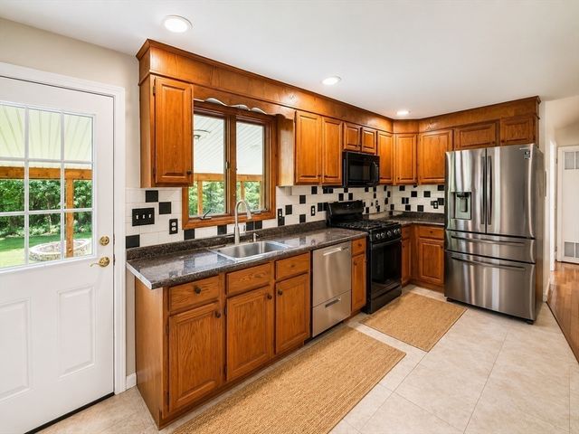 225 River Rd, Tewksbury, MA 01876