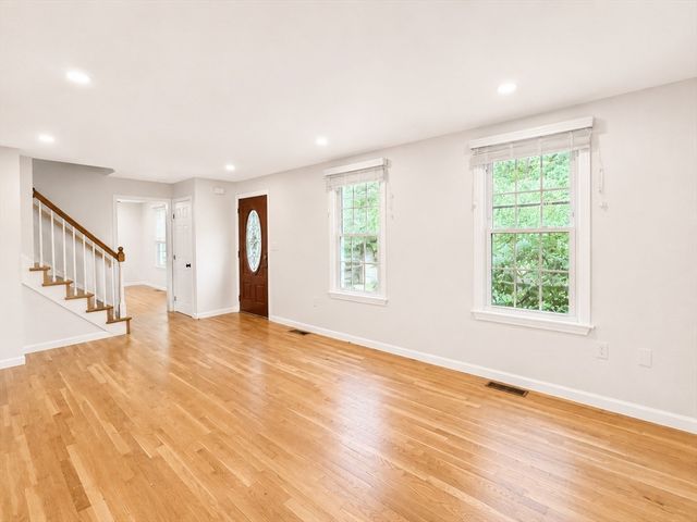 225 River Rd, Tewksbury, MA 01876