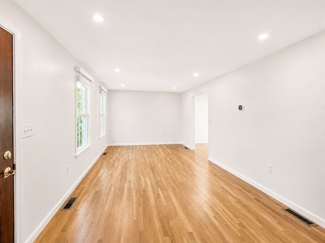 225 River Rd, Tewksbury, MA 01876