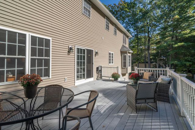 11 Surrey Lane, Salem, NH 03079