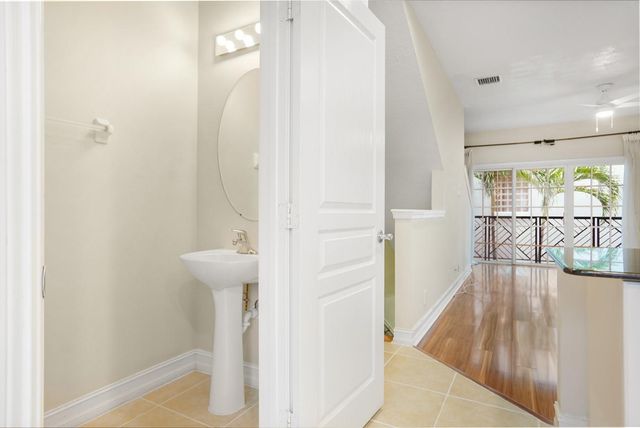 438 NE 2nd Ave, Fort Lauderdale, FL 33301