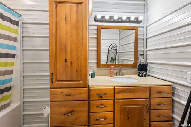 221 E Gore Street, Goreville, IL 62939