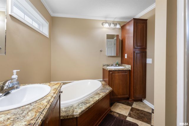 221 E Gore Street, Goreville, IL 62939