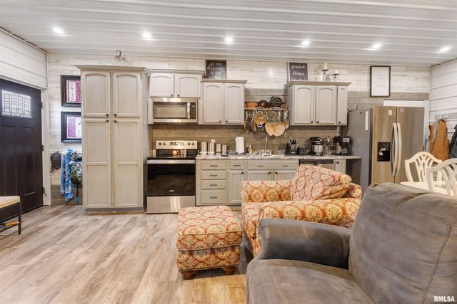 221 E Gore Street, Goreville, IL 62939