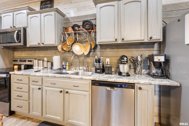 221 E Gore Street, Goreville, IL 62939