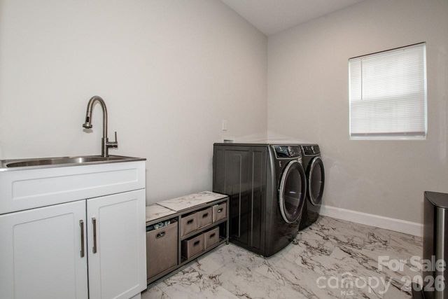 3211 Oakdale Road, Charlotte, NC 28216