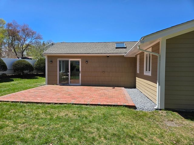 1 Ridge Hill Rd, Canton, MA 02021