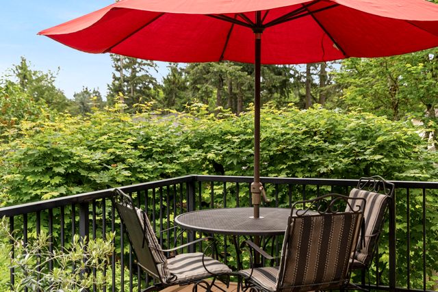 1960 Sunburst Terrace, West Linn, OR 97068