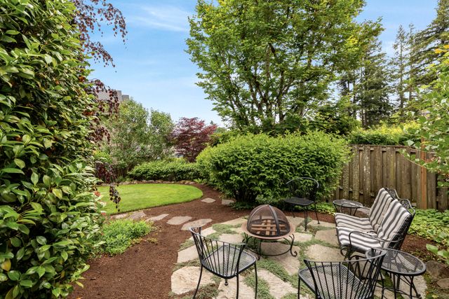 1960 Sunburst Terrace, West Linn, OR 97068