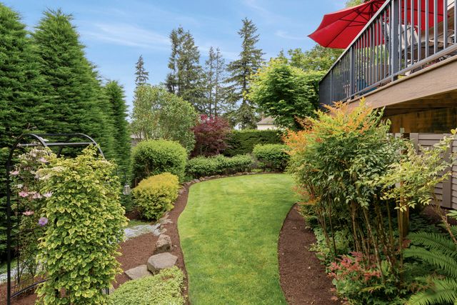 1960 Sunburst Terrace, West Linn, OR 97068