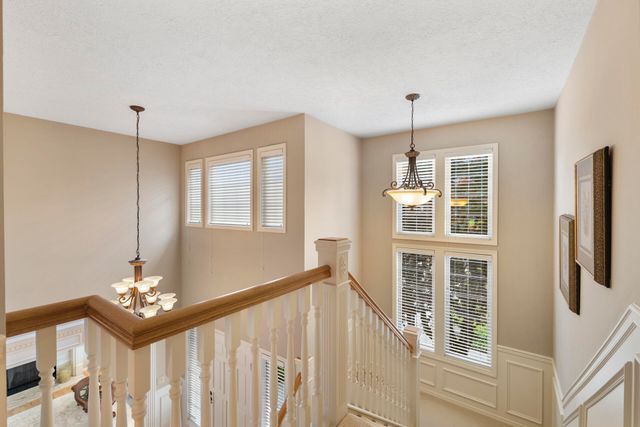 1960 Sunburst Terrace, West Linn, OR 97068