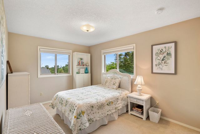 1960 Sunburst Terrace, West Linn, OR 97068