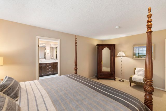 1960 Sunburst Terrace, West Linn, OR 97068
