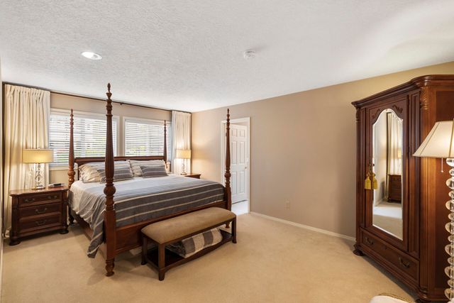1960 Sunburst Terrace, West Linn, OR 97068