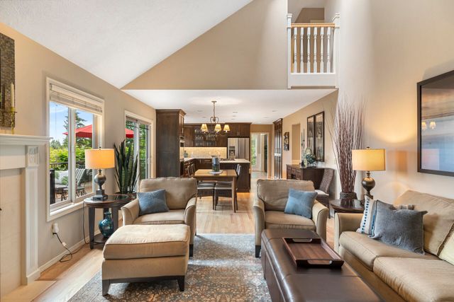 1960 Sunburst Terrace, West Linn, OR 97068