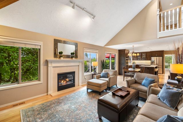 1960 Sunburst Terrace, West Linn, OR 97068