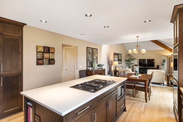 1960 Sunburst Terrace, West Linn, OR 97068