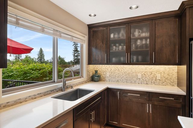 1960 Sunburst Terrace, West Linn, OR 97068