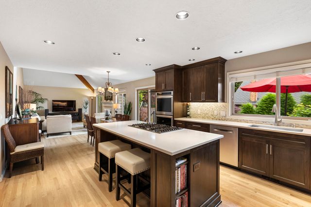 1960 Sunburst Terrace, West Linn, OR 97068