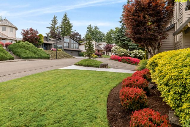 1960 Sunburst Terrace, West Linn, OR 97068