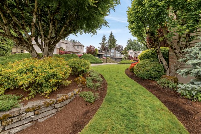 1960 Sunburst Terrace, West Linn, OR 97068