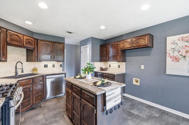7221 Mccoy Drive, Watauga, TX 76148