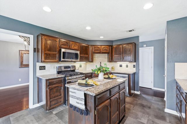 7221 Mccoy Drive, Watauga, TX 76148