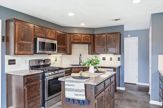7221 Mccoy Drive, Watauga, TX 76148