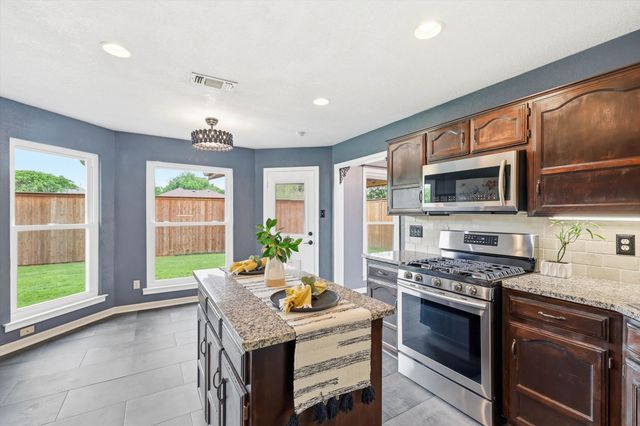 7221 Mccoy Drive, Watauga, TX 76148