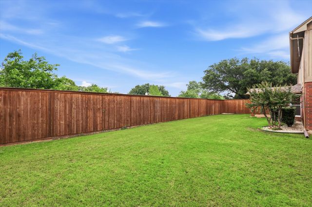 7221 Mccoy Drive, Watauga, TX 76148