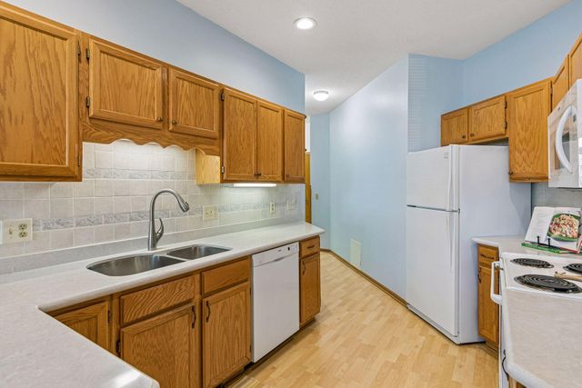 6936 Inverness Court 23, Inver Grove Heights, MN 55077