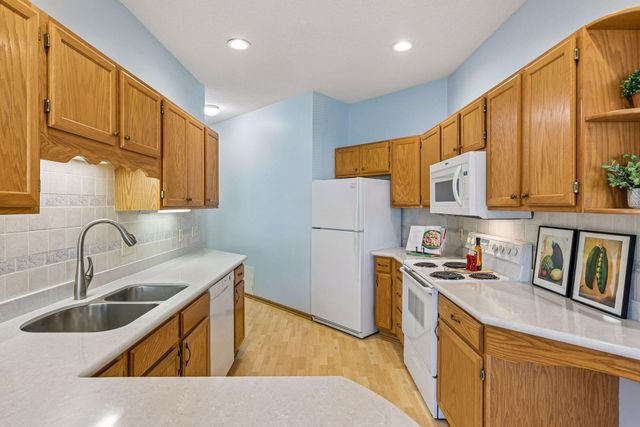 6936 Inverness Court 23, Inver Grove Heights, MN 55077