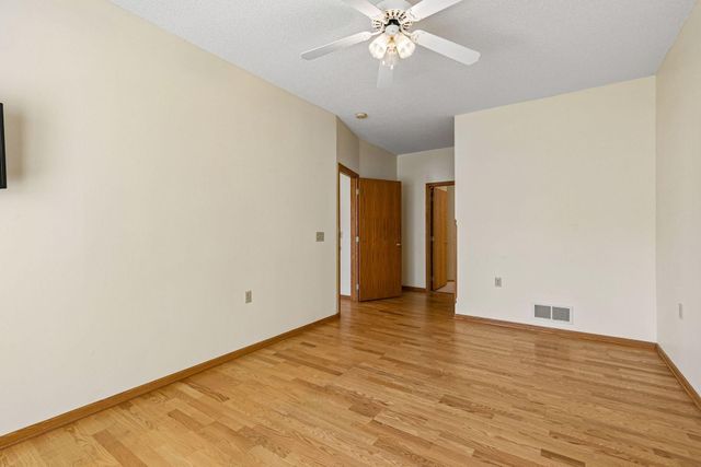 6936 Inverness Court 23, Inver Grove Heights, MN 55077