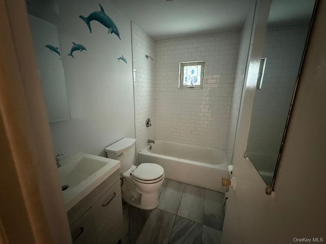 2399 Union Boulevard 8B, Islip, NY 11751