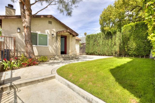 247 N Oak Avenue, Pasadena, CA 91107