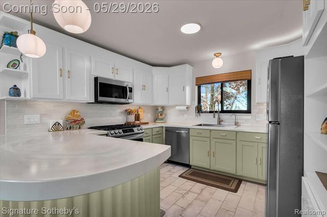 6692 Balmoral Terrace, Clarkston, MI 48346