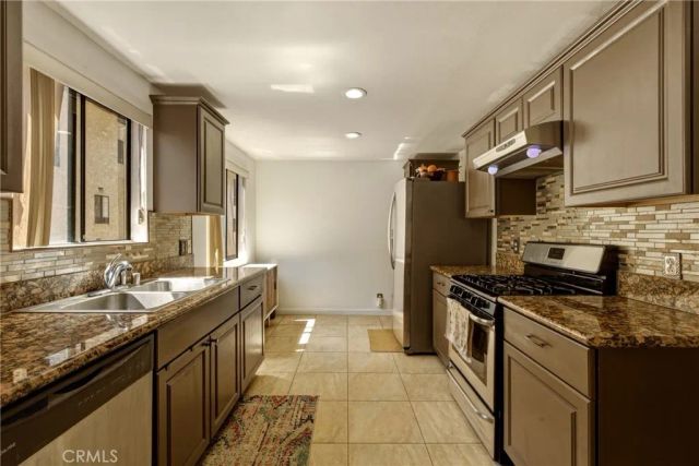 8933 Willis 15, Panorama City, CA 91402