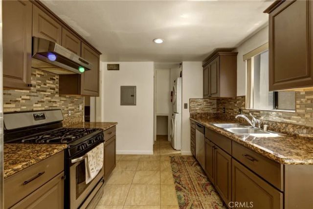 8933 Willis 15, Panorama City, CA 91402